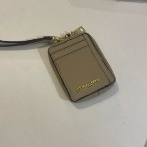 Steve Madden Beige Card Holder wristlet with Gold Logo. Pre-owned. Spot.
